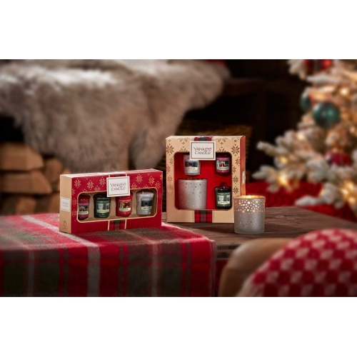 Yankee Candle Gift Set with 4 Scented Votive Candles, Alpine Christmas Collection, Festive Gift Box - Image 3