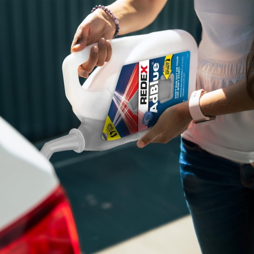 Redex AdBlue Additive 5L, AdBlue With Easy-Pour Spout, Reduces NOX Emissions, Quick & Easy Filling, Keep Spare In Boot, Premium Quality AdBlue Diesel Exhaust Fluid, No-Spill Bottle, 5 Litres - Image 2